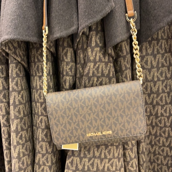 MICHAEL KORS Jet Set Travel Medium Phone Xbody Bag - Picture 12 of 16